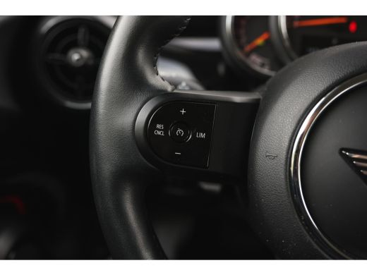 Mini Cooper Cooper Automaat / Sportstoelen / Comfort Access / Stuurverwarming / LED / Stoelverwarming / Airco... ActivLease financial lease