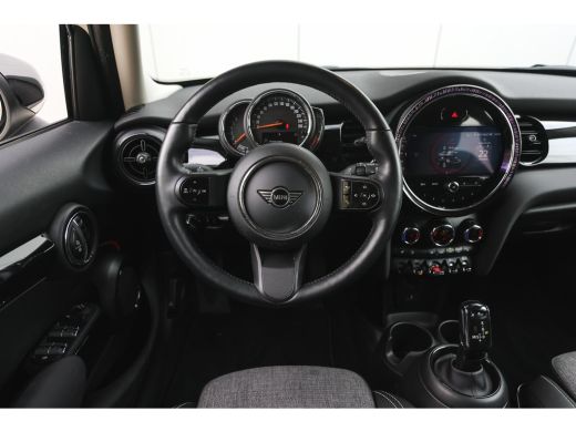 Mini Cooper Cooper Automaat / Sportstoelen / Comfort Access / Stuurverwarming / LED / Stoelverwarming / Airco... ActivLease financial lease