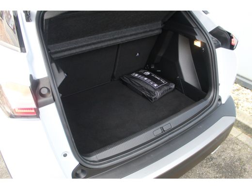 Peugeot 2008 1.2 Hybrid 136 Allure | Cruise | Carplay | Clima | DAB | Parkeersens. V+A | LED | LMV 17" | Cruis... ActivLease financial lease