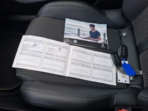 Peugeot 2008 1.2 PureTech GT-Line | Navigatie | Camera | Panorama/schuifdak | Stoelverwarming | Alarm | Full L... ActivLease financial lease