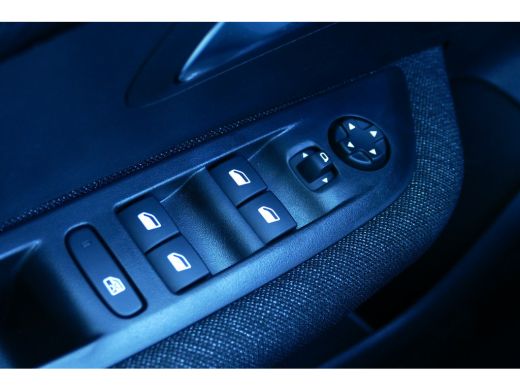 Peugeot 208 1.2 HYBRID 110PK STYLE AUTOMAAT / NAVI / CLIMA / LED / PDC / CRUISECONTROL / I-COCKPIT / 1E EIGEN... ActivLease financial lease