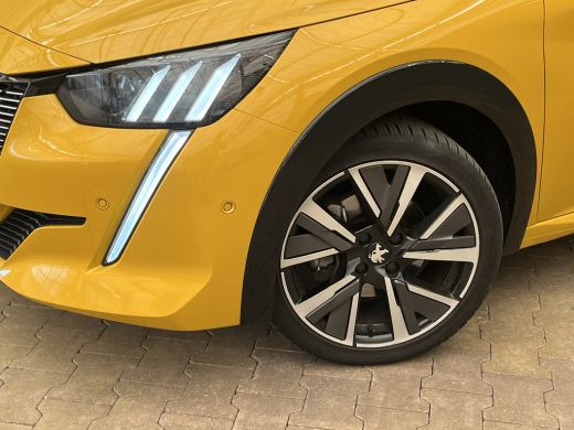 Peugeot 208 1.2 PureTech GT | Apple Carplay/Android Auto|telefoonintegratie premium | Cruise control | Lichtm... ActivLease financial lease