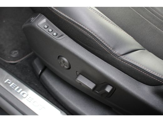 Peugeot 3008 1.6 HYbrid 225 GT Pack Business | Navigatie | Camera voor + achter | Focal | Comfortstoelen | Bla... ActivLease financial lease