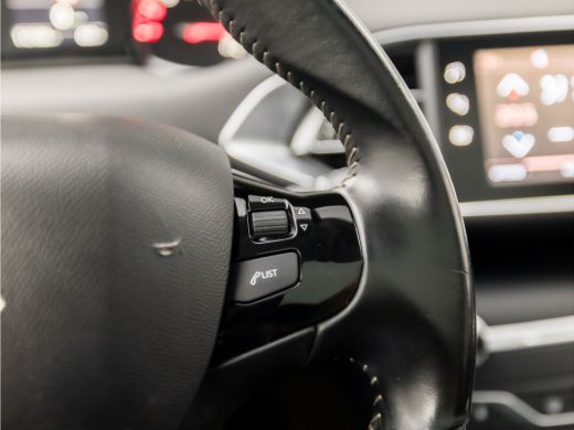 Peugeot 308 1.2 PureTech Sport Deluxe (PANORAMADAK, APPLE CARPLAY, GROOT NAVI, CLIMATE, SPORTSTOELEN, GETINT ... ActivLease financial lease