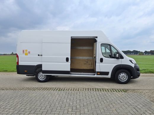 Peugeot Boxer 435 2.2 BlueHDi L4 H3 - 165 Pk - Euro 6 - Airco - ParkeerCamera - Laadklep ActivLease financial lease