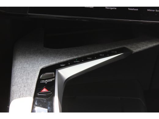 Peugeot e-3008 73KWH GT AVANTAGE 214PK / NAVI / LEDER / CLIMA / FULL-LED / 20" LMV / KEYLESS / WARMTEPOMP / ALCA... ActivLease financial lease