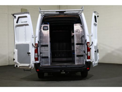 Renault Master 2.3 dCi 135pk L2 H2 Airco Navigatie Imperiaal Inrichting ActivLease financial lease