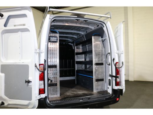 Renault Master 2.3 dCi 135pk L2 H2 Airco Navigatie Imperiaal Inrichting ActivLease financial lease