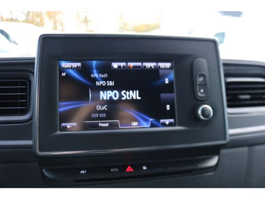 Renault Master 2.3 dCi 135pk L2 H2 Airco Navigatie Imperiaal Inrichting ActivLease financial lease