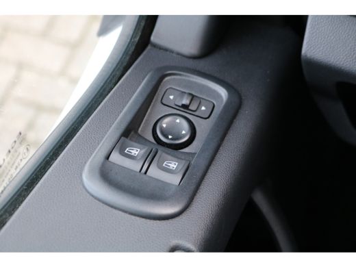 Renault Master 2.3 dCi 135pk L2 H2 Airco Navigatie Imperiaal Inrichting ActivLease financial lease