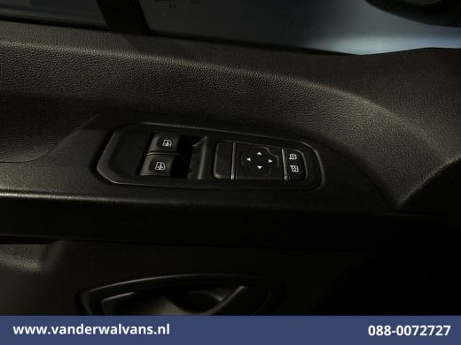 Renault Trafic 2.0 dCi 131pk L2H1 Euro6 Airco | Navigatie | LED | Cruisecontrol | Parkeersensoren Bijrijdersbank... ActivLease financial lease