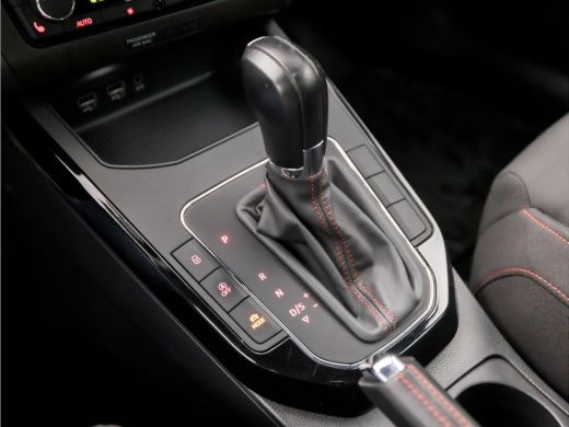 Seat Arona 1.0 TSI FR Sport Automaat (APPLE CARPLAY, GROOT NAVI, CLIMATE, STOELVERWARMING, SPORTSTOELEN, SFE... ActivLease financial lease