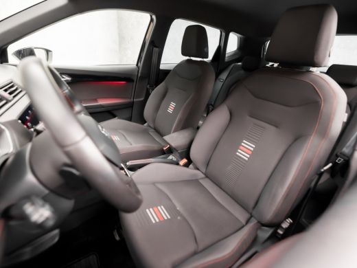 Seat Arona 1.0 TSI FR Sport Automaat (APPLE CARPLAY, GROOT NAVI, CLIMATE, STOELVERWARMING, SPORTSTOELEN, SFE... ActivLease financial lease