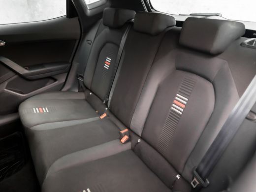 Seat Arona 1.0 TSI FR Sport Automaat (APPLE CARPLAY, GROOT NAVI, CLIMATE, STOELVERWARMING, SPORTSTOELEN, SFE... ActivLease financial lease