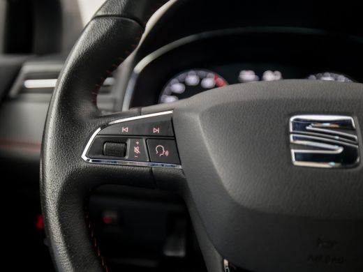 Seat Arona 1.0 TSI FR Sport Automaat (APPLE CARPLAY, GROOT NAVI, CLIMATE, STOELVERWARMING, SPORTSTOELEN, SFE... ActivLease financial lease