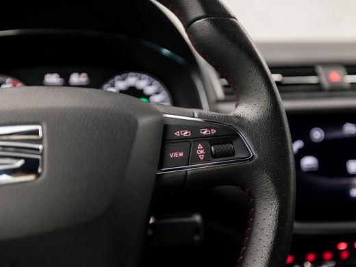 Seat Arona 1.0 TSI FR Sport Automaat (APPLE CARPLAY, GROOT NAVI, CLIMATE, STOELVERWARMING, SPORTSTOELEN, SFE... ActivLease financial lease