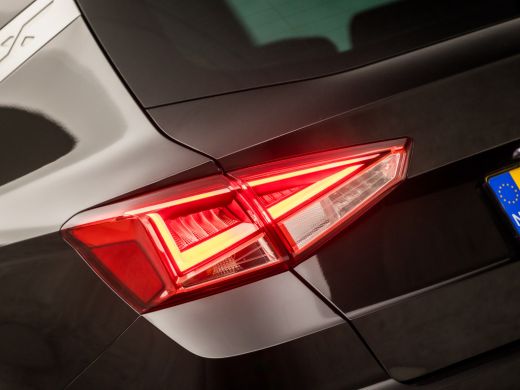 Seat Arona 1.0 TSI FR Sport Automaat (APPLE CARPLAY, GROOT NAVI, CLIMATE, STOELVERWARMING, SPORTSTOELEN, SFE... ActivLease financial lease