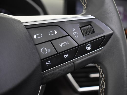 Seat Leon 1.4 TSI eHybrid PHEV FR l Stoel en Stuurverwarming l Achteruitrij Camera l Panoramadak l FULL LED... ActivLease financial lease