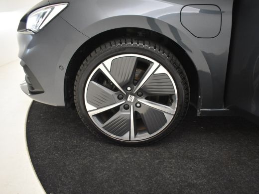 Seat Leon 1.4 TSI eHybrid PHEV FR l Stoel en Stuurverwarming l Achteruitrij Camera l Panoramadak l FULL LED... ActivLease financial lease