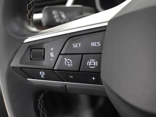 Seat Leon 1.4 TSI eHybrid PHEV FR l Stoel en Stuurverwarming l Achteruitrij Camera l Panoramadak l FULL LED... ActivLease financial lease