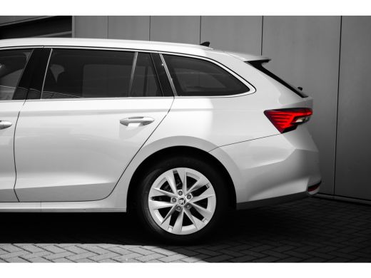 Skoda Octavia Combi 1.5 TSI Business Edition | Achteruitrijcamera | Chromen grille | Cruise control met speedli... ActivLease financial lease
