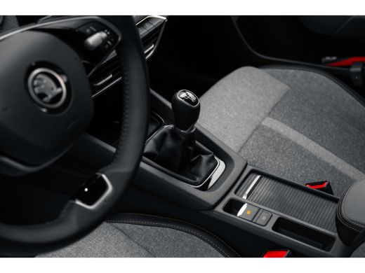 Skoda Octavia Combi 1.5 TSI First Edition | Chromen grille | Climatronic, elektronische airconditioning met twe... ActivLease financial lease