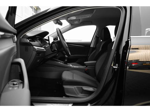 Skoda Octavia Combi Business Edition | Achteruitrijcamera | Chromen grille | Cruise control met speedlimiter ActivLease financial lease