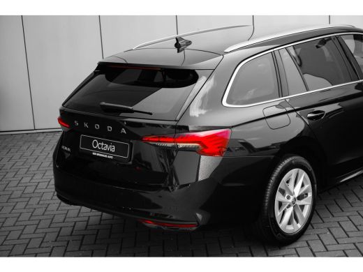 Skoda Octavia Combi Business Edition | Achteruitrijcamera | Chromen grille | Cruise control met speedlimiter ActivLease financial lease
