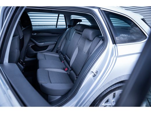 Skoda Octavia Combi Business Edition Plus, (2025) |  Chrome pakket | 2-spaaks multifunctioneel verwambaar stuur... ActivLease financial lease