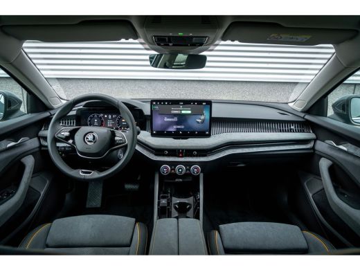 Skoda Superb 1.5 eTSI MHEV 150 pk First Edition |Trekhaak | A-uitrijcamera | Stoelverwarming | Adaptive cruise... ActivLease financial lease