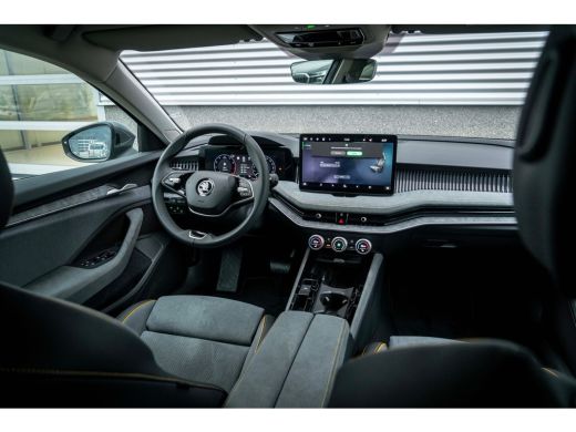 Skoda Superb 1.5 eTSI MHEV 150 pk First Edition |Trekhaak | A-uitrijcamera | Stoelverwarming | Adaptive cruise... ActivLease financial lease