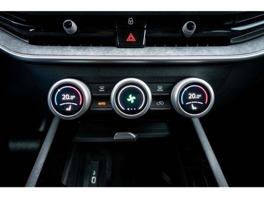 Skoda Superb 1.5 eTSI MHEV 150 pk First Edition |Trekhaak | A-uitrijcamera | Stoelverwarming | Adaptive cruise... ActivLease financial lease