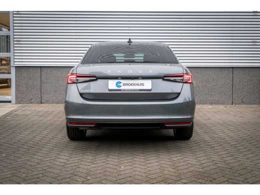 Skoda Superb 1.5 eTSI MHEV 150 pk First Edition |Trekhaak | A-uitrijcamera | Stoelverwarming | Adaptive cruise... ActivLease financial lease