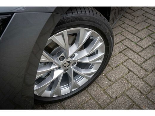 Skoda Superb 1.5 eTSI MHEV 150 pk First Edition |Trekhaak | A-uitrijcamera | Stoelverwarming | Adaptive cruise... ActivLease financial lease