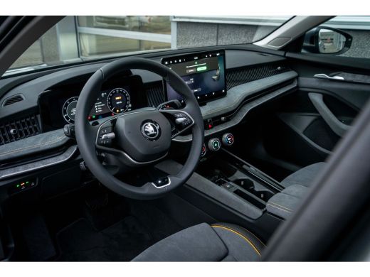 Skoda Superb 1.5 eTSI MHEV 150 pk First Edition |Trekhaak | A-uitrijcamera | Stoelverwarming | Adaptive cruise... ActivLease financial lease