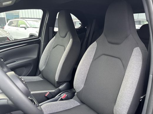 Toyota Aygo 1.0 VVT-i S-CVT Envy | Apple CarPlay/Adnroid auto | Achteruitrijcamera | Stoelverwarming ActivLease financial lease