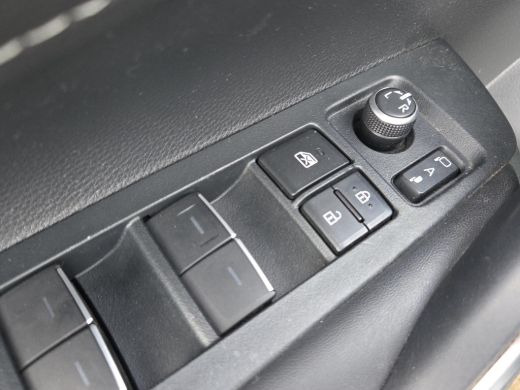 Toyota Corolla Touring Sports 1.8 Hybrid Dynamic Edition | Elektr. klep | Head-Up | Apple CarPlay | Rijklaar incl. garantie | ActivLease financial lease