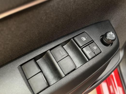 Toyota Yaris 1.5 Hybrid 115 Dynamic | All-in prijs | Apple/Android | Camera | Stoelverwarming | ActivLease financial lease