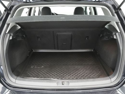 Volkswagen e-Golf E-DITION 136pk Navigatie Warmtepomp Stoelverwarming Acc Carplay 287 ActivLease financial lease