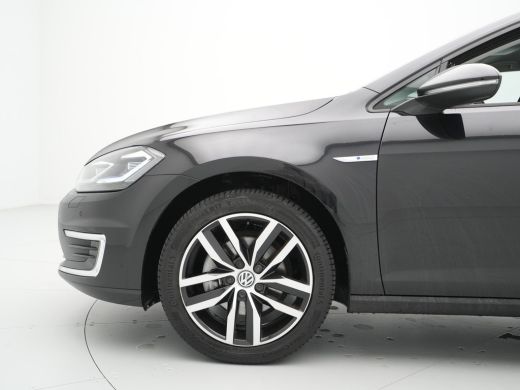Volkswagen e-Golf E-DITION 136pk Navigatie Warmtepomp Stoelverwarming Acc Carplay 287 ActivLease financial lease
