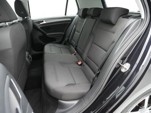 Volkswagen e-Golf E-DITION 136pk Navigatie Warmtepomp Stoelverwarming Acc Carplay 287 ActivLease financial lease