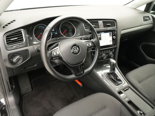 Volkswagen e-Golf E-DITION 136pk Navigatie Warmtepomp Stoelverwarming Acc Carplay 287 ActivLease financial lease