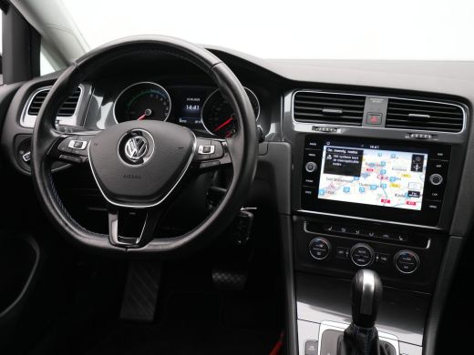 Volkswagen e-Golf E-DITION 136pk Navigatie Warmtepomp Stoelverwarming Acc Carplay 287 ActivLease financial lease