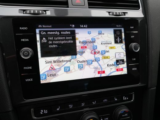 Volkswagen e-Golf E-DITION 136pk Navigatie Warmtepomp Stoelverwarming Acc Carplay 287 ActivLease financial lease