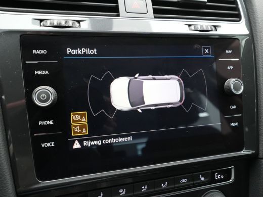 Volkswagen e-Golf E-DITION 136pk Navigatie Warmtepomp Stoelverwarming Acc Carplay 287 ActivLease financial lease