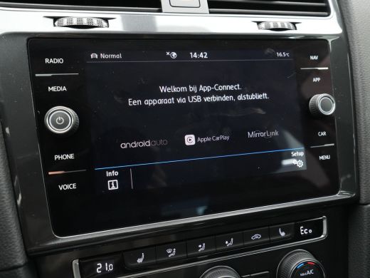 Volkswagen e-Golf E-DITION 136pk Navigatie Warmtepomp Stoelverwarming Acc Carplay 287 ActivLease financial lease
