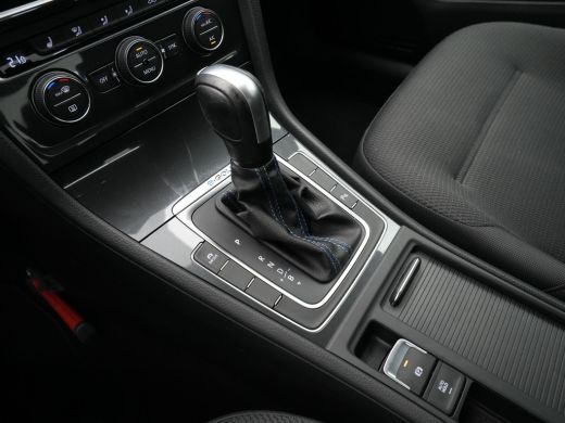 Volkswagen e-Golf E-DITION 136pk Navigatie Warmtepomp Stoelverwarming Acc Carplay 287 ActivLease financial lease