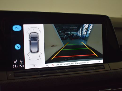 Volkswagen Golf 1.5 TSI R-Line l Stoel en stuurverwarming l R-Line Interieur l Adaptieve Cruise Control l Camera ... ActivLease financial lease