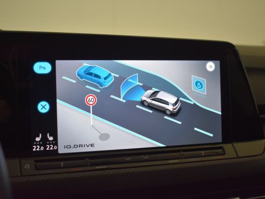 Volkswagen Golf 1.5 TSI R-Line l Stoel en stuurverwarming l R-Line Interieur l Adaptieve Cruise Control l Camera ... ActivLease financial lease