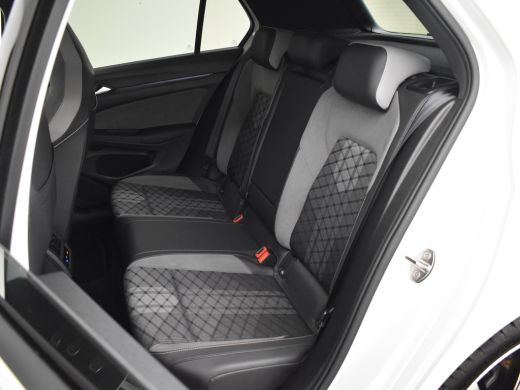 Volkswagen Golf 1.5 TSI R-Line l Stoel en stuurverwarming l R-Line Interieur l Adaptieve Cruise Control l Camera ... ActivLease financial lease